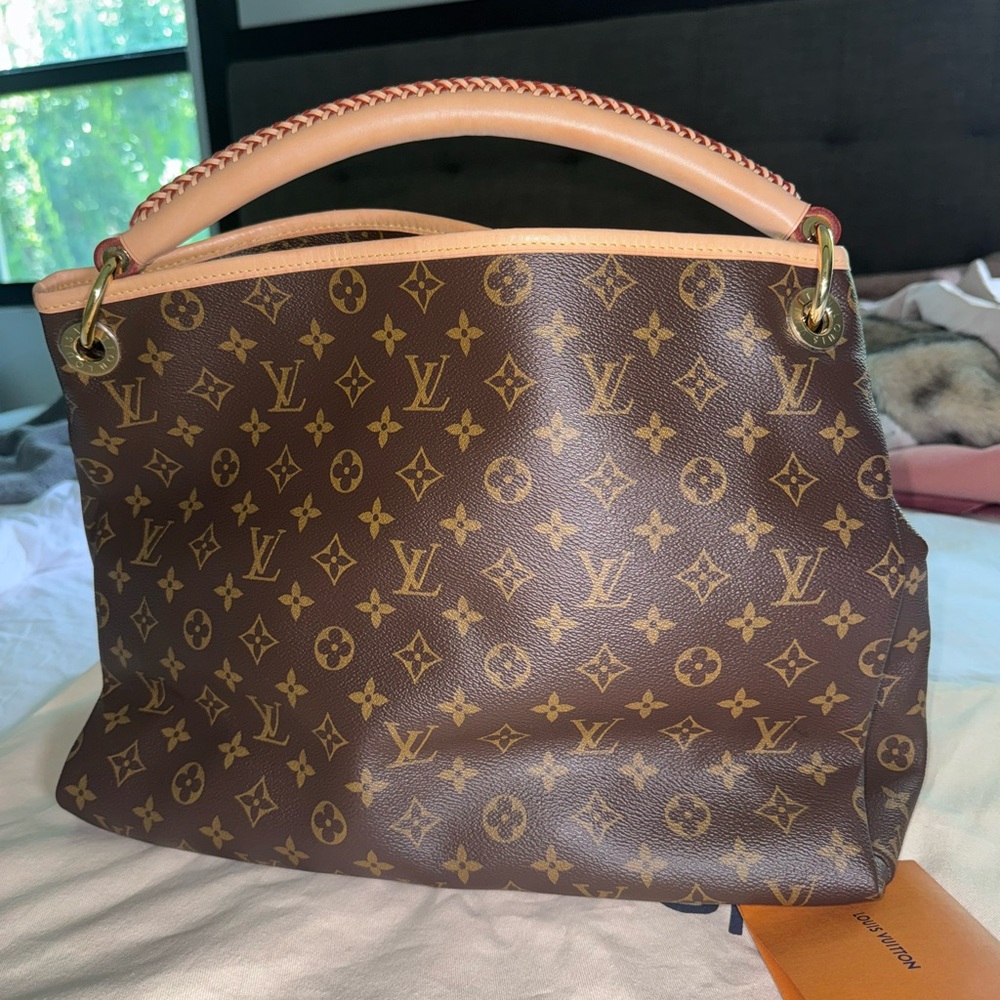 Louis Vuitton Classic Monogram Shoulder Bag ONLY WORN ONCE